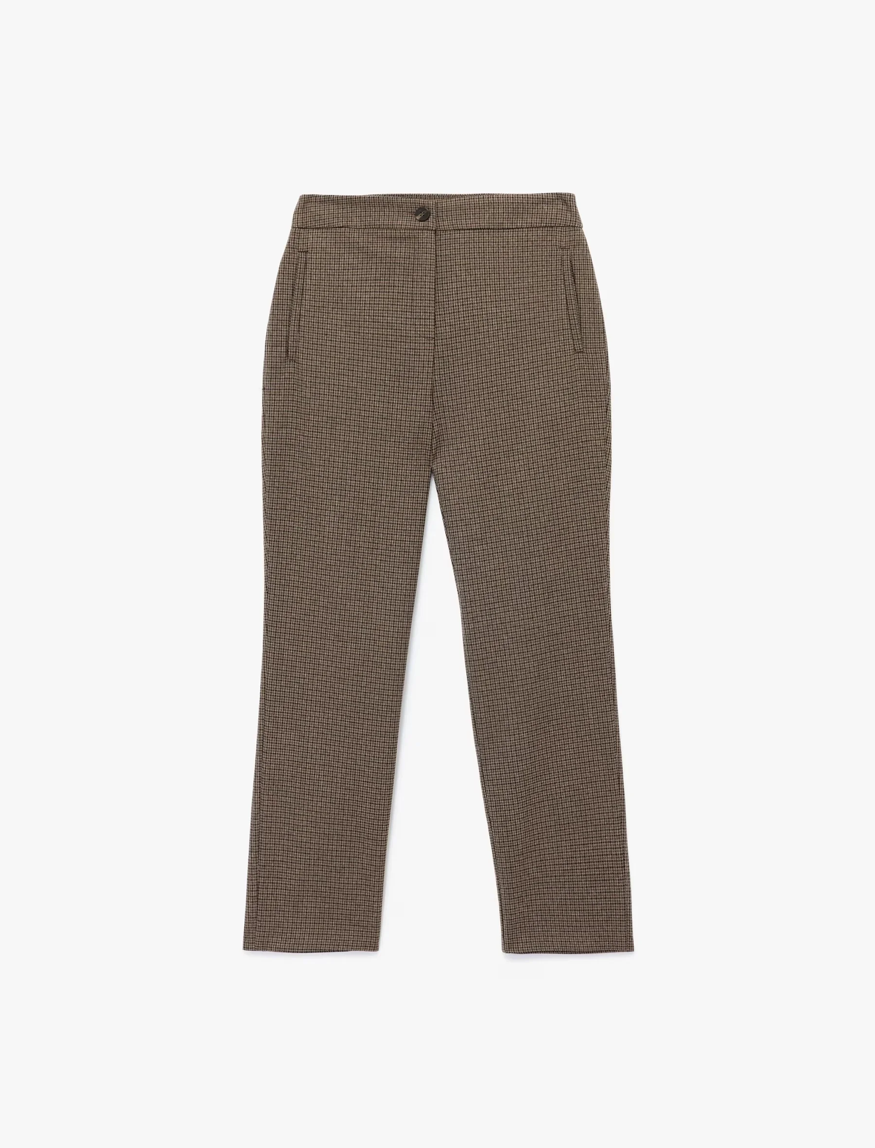 PANTOLLA PËR FEMRA